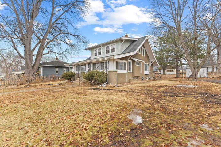 Property Photo:  202 Lake Boulevard S  MN 55313 