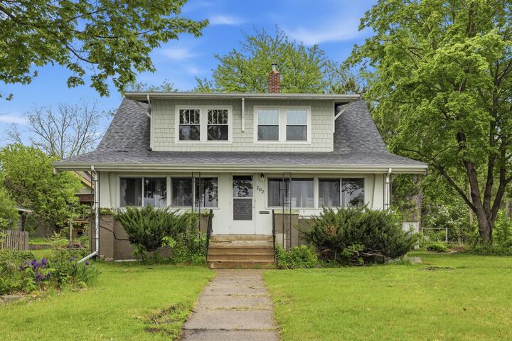 Property Photo:  202 Lake Boulevard S  MN 55313 