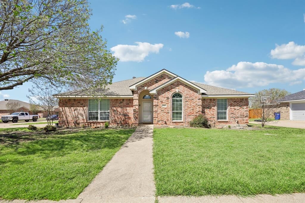 Property Photo:  1325 Lake Shore Drive  TX 76036 