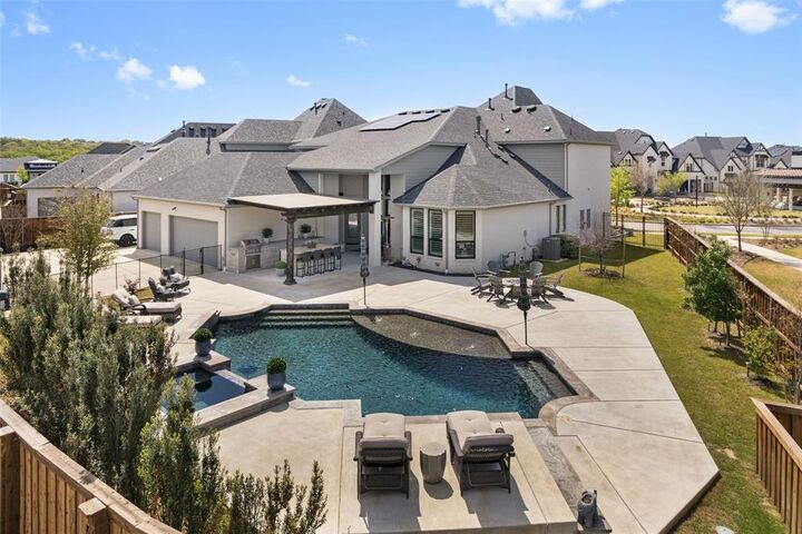 Property Photo: 1421 Laurel Green Court TX 76005