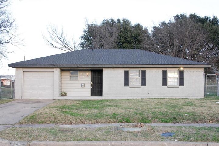 Property Photo:  3982 Granite Hill Drive  TX 75241 