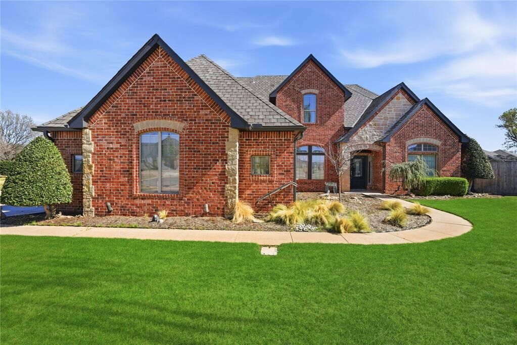 Property Photo:  408 Mesa Verde Circle  OK 73521 