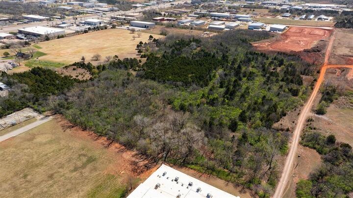 Property Photo: 7600 N Hudson Avenue OK 73116