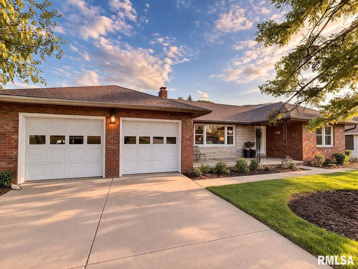 Property Photo:  326 W Knoll Crest Drive  IL 61614 