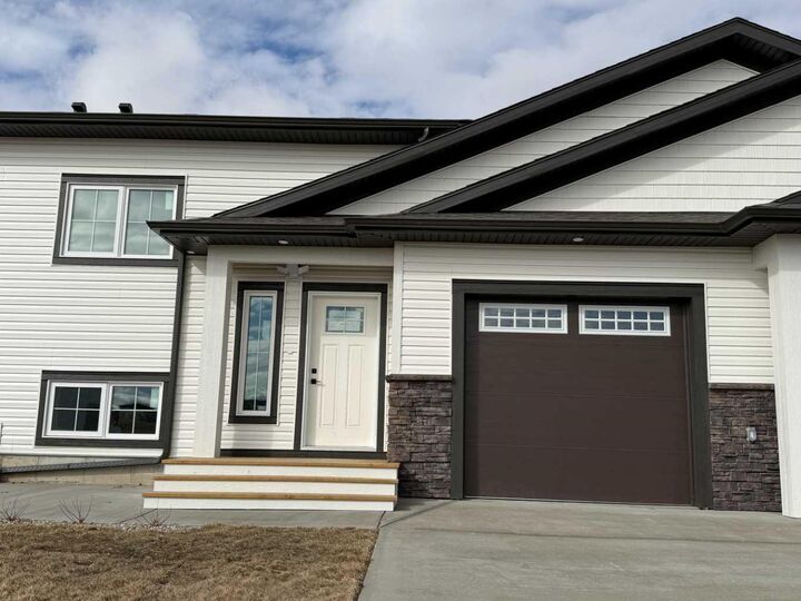 427 Meadowlark Way — photo 1