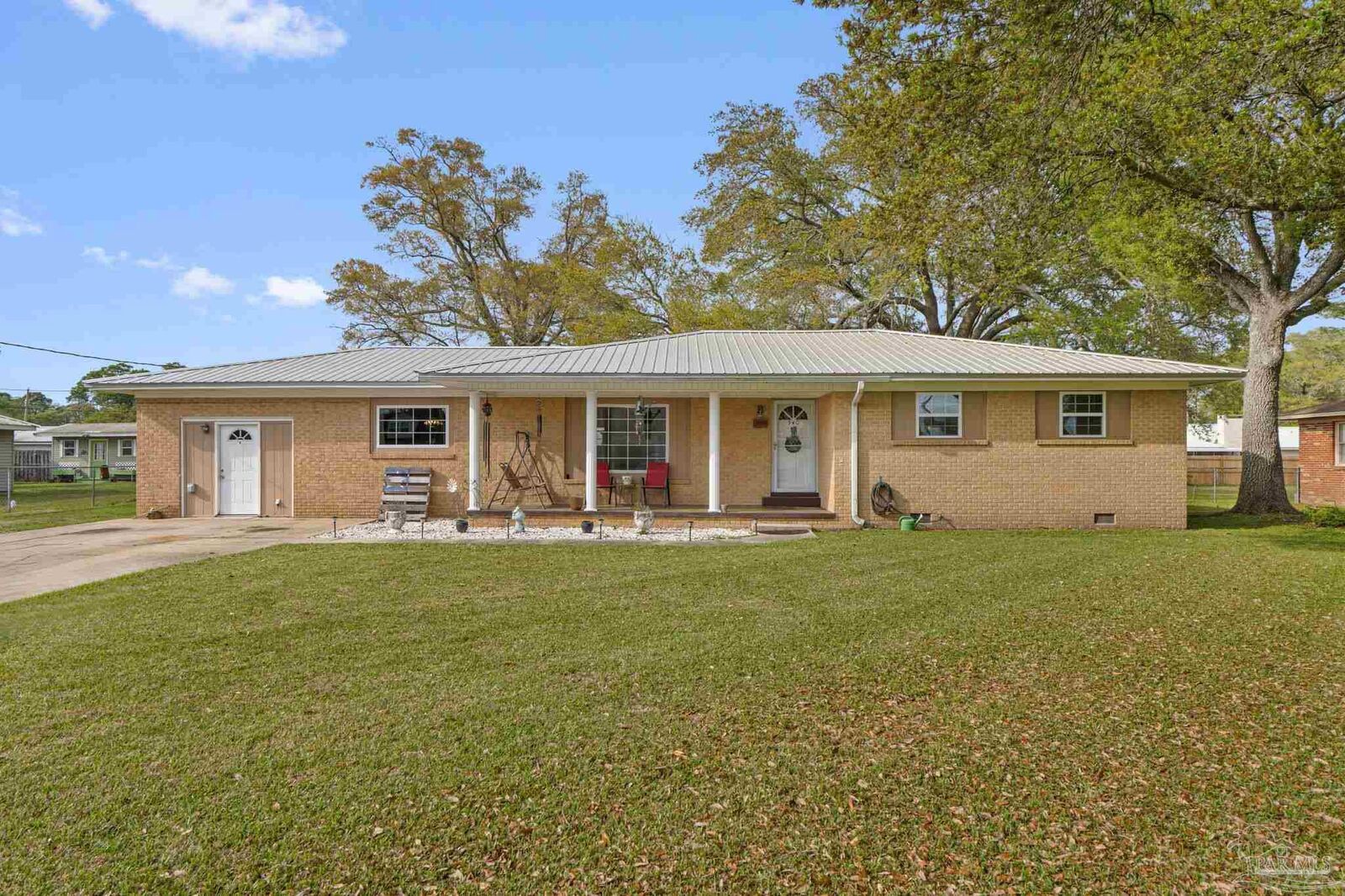 Property Photo:  340 Lowell Ln  FL 32514 