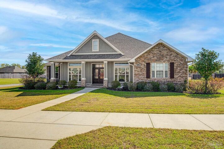 Property Photo:  2404 Meeting St  FL 32533 