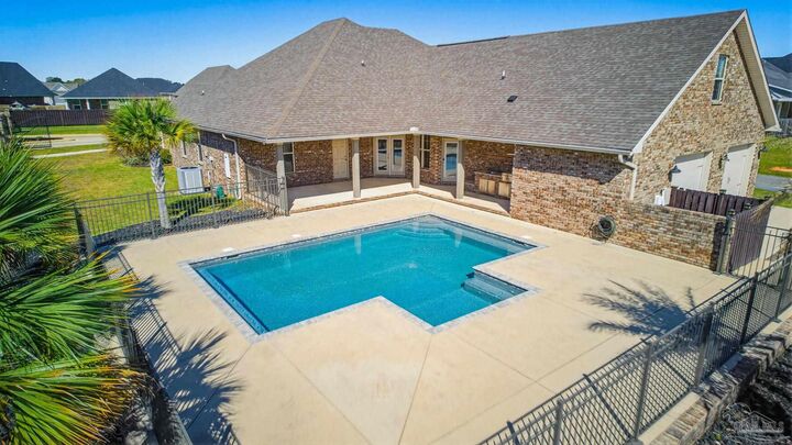 Property Photo:  2404 Meeting St  FL 32533 