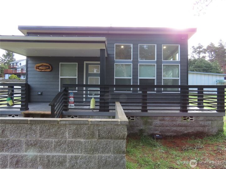 Property Photo:  300  Surf Street  WA 98595 