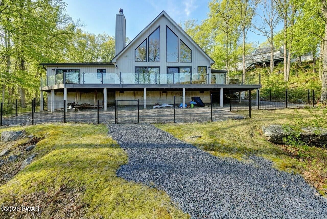 Property Photo:  107 Cliff Drive  PA 18428 