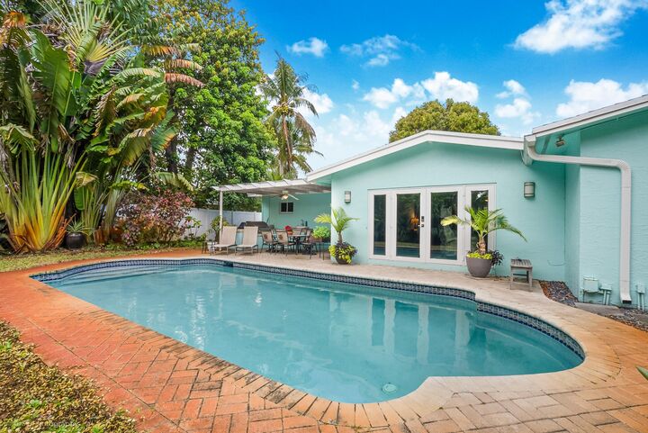 Property Photo:  1568 NE 39th Street  FL 33334 