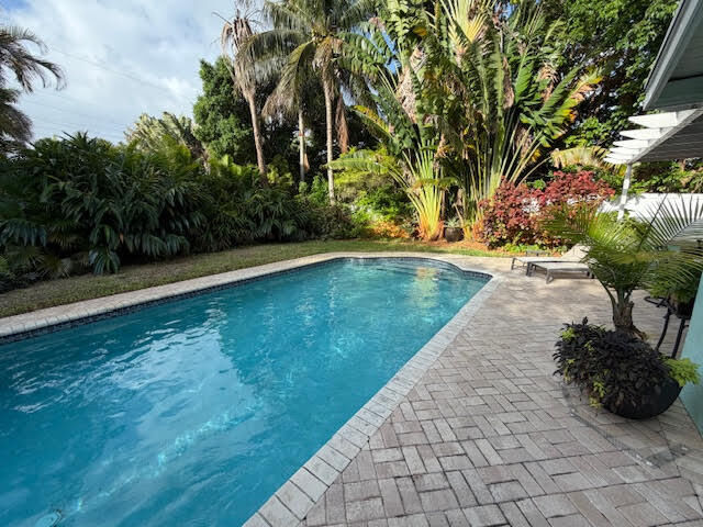 Property Photo:  1568 NE 39th Street  FL 33334 