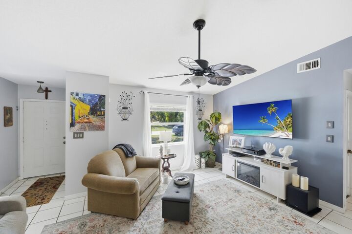 Property Photo:  225 SW Crescent Avenue  FL 34984 