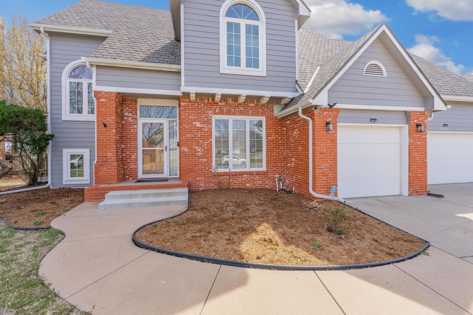 Property Photo:  2710 N Dublin Cir  KS 67226 