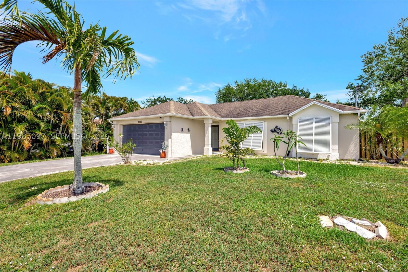 Property Photo: 4533 SW Cacao St FL 34953