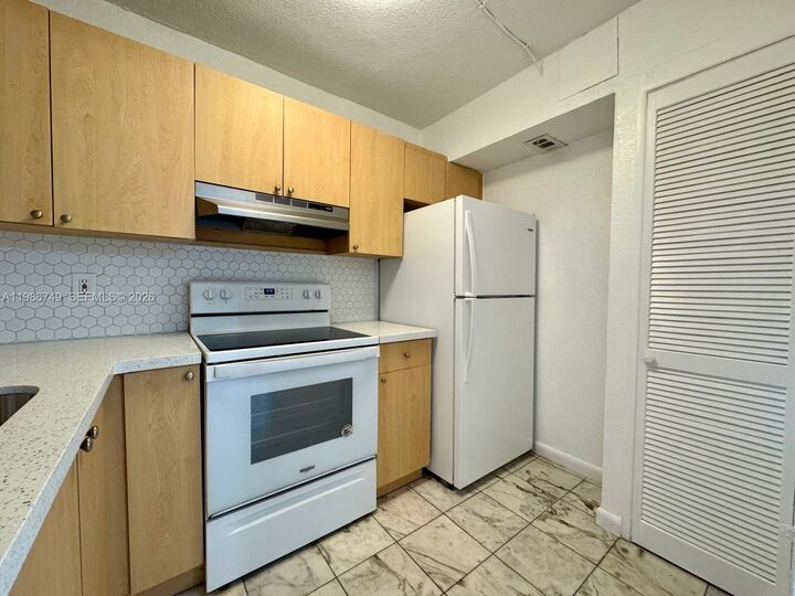 Property Photo:  1051 SW 1st St 212  FL 33130 