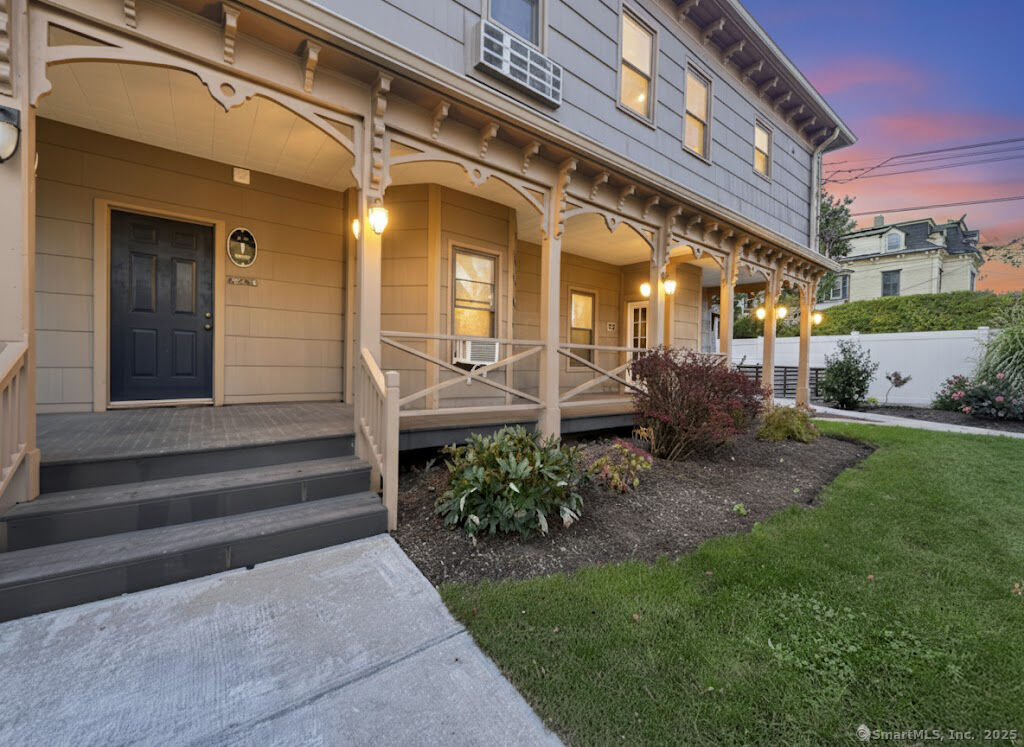 Property Photo:  1 Arch Street 4  CT 06850 