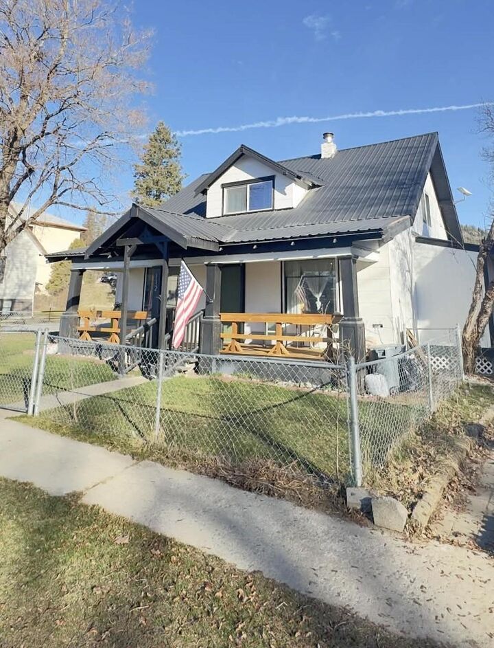 Property Photo:  112 Houghton St  WA 99139 