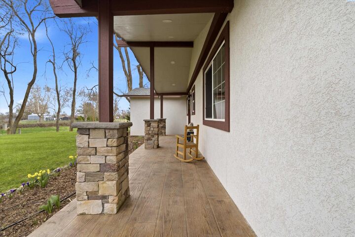 Property Photo:  2745 W Van Giesen St  WA 99354 