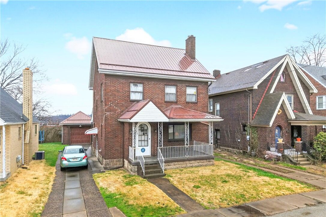 Property Photo:  814 Liberty Street  PA 15110 