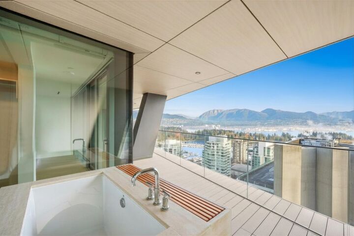 Property Photo: 1568 Alberni Street 2902 BC V6G 0E3