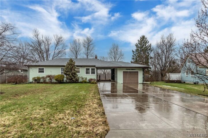 Property Photo:  7529 Valley Circle Lane  NY 14075 