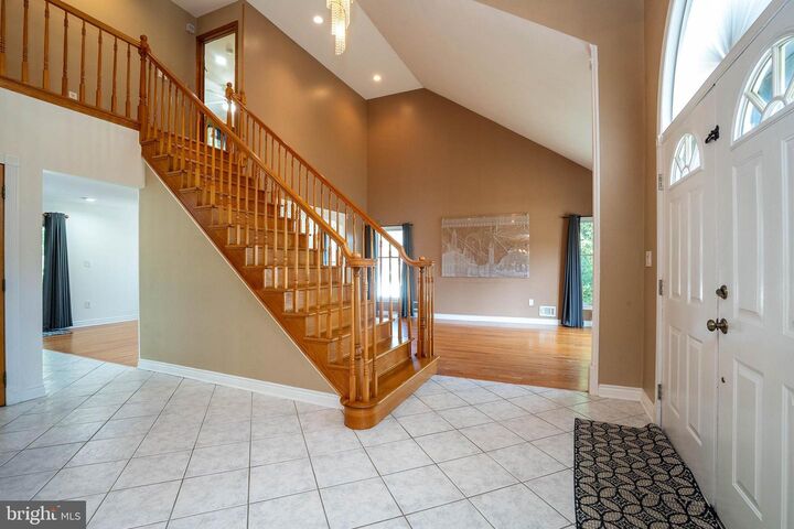 Property Photo:  11 Hampton Road  NJ 08831 