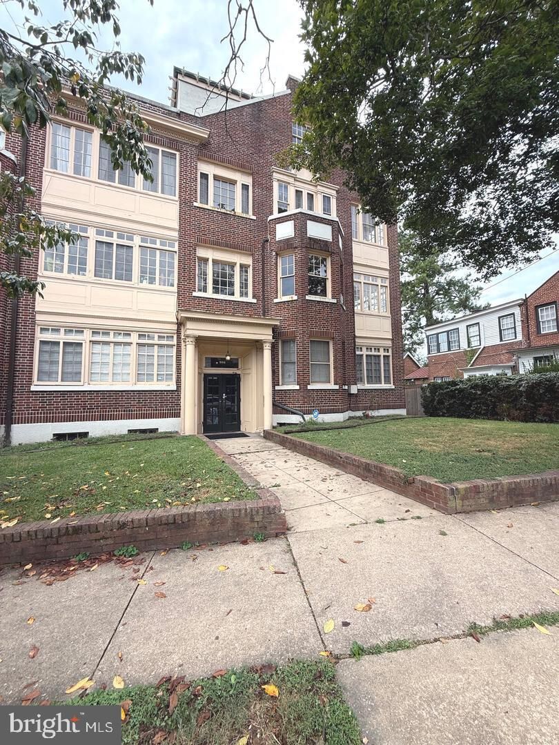 Property Photo:  702 Prince Edward Street 5  VA 22401 