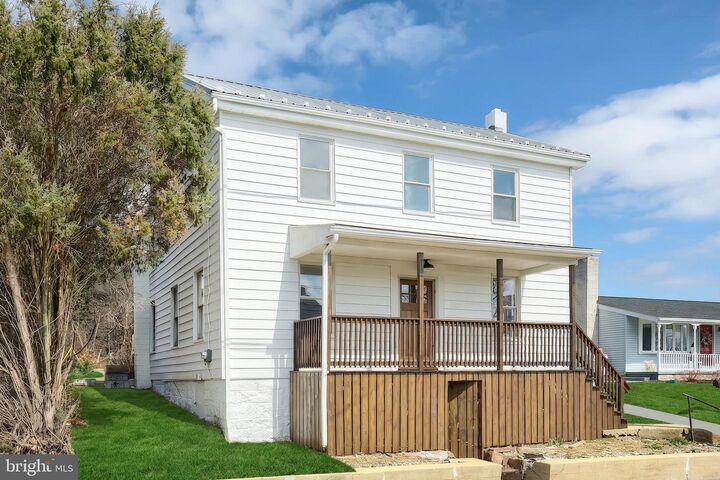 Property Photo:  433 Valley Street  PA 17053 