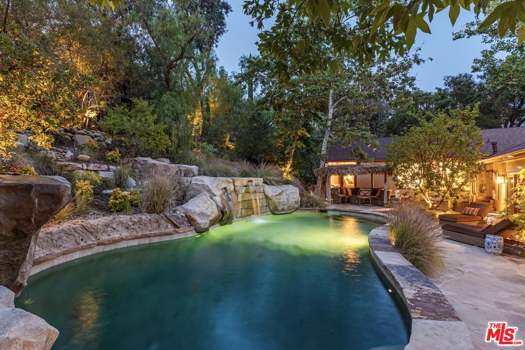 Property Photo:  1064 Meadows End Dr  CA 91302 