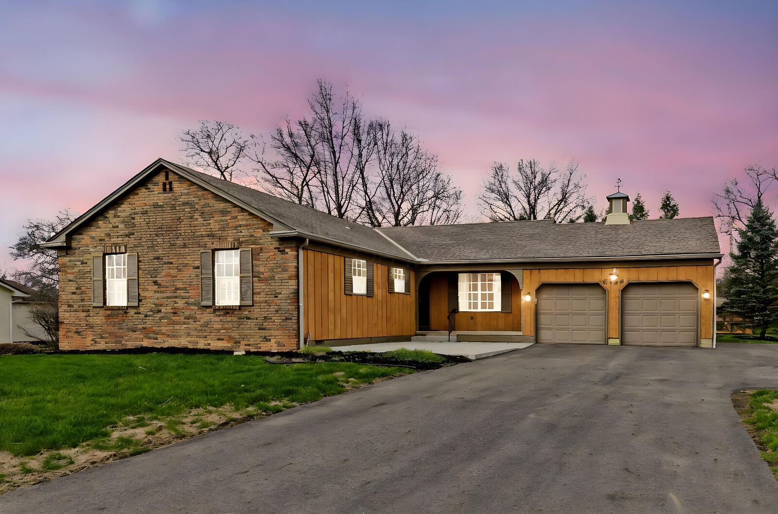 Property Photo: 6184 Barberry Hollow OH 43213