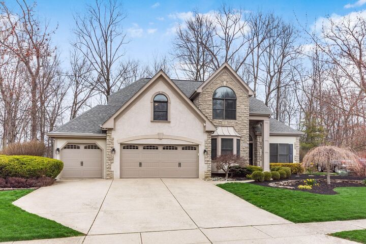 Property Photo: 846 Aylesbury Drive OH 43230