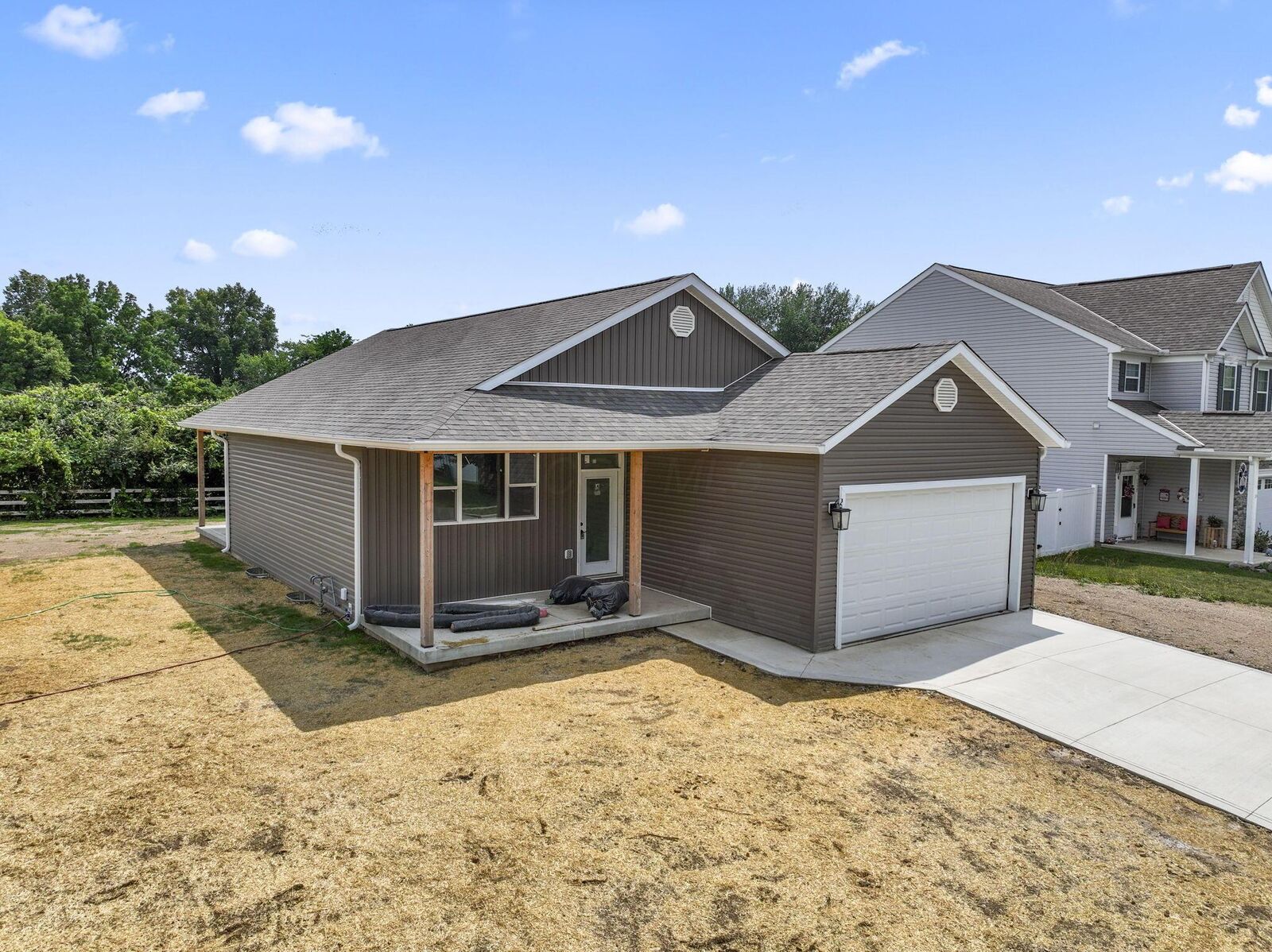 Property Photo: 1551 Metcalfe Avenue OH 43207