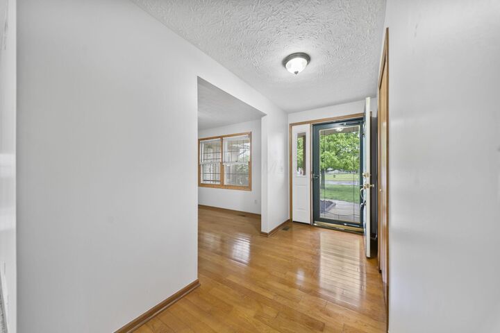 Property Photo:  298 Kensington Court  OH 43140 
