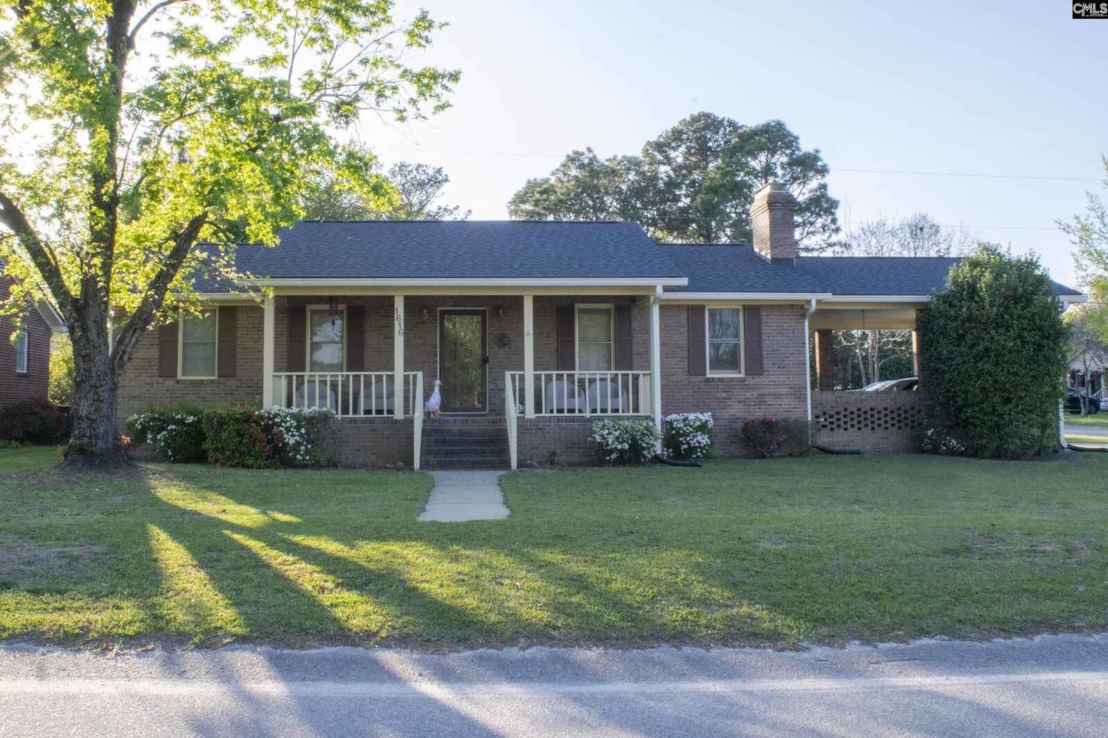 Property Photo:  1616 Dogwood  SC 29033-2366 