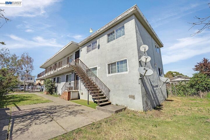 Property Photo:  2828 22nd Avenue  CA 94606 