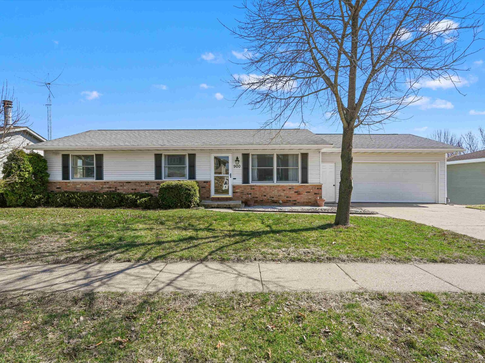 Property Photo:  900 Valentine Drive  IA 52003 