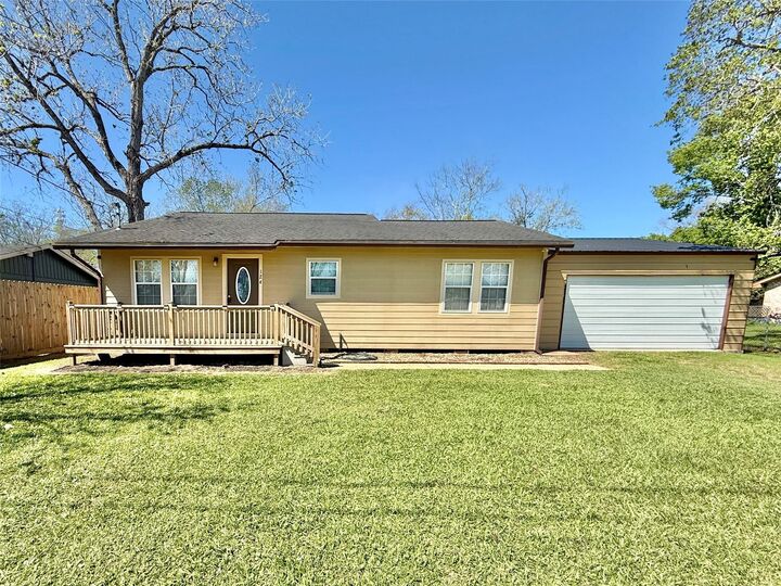 Property Photo:  124 Bennett Street  TX 77486 
