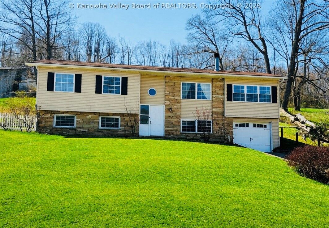 Property Photo:  1915 Pinewood Drive  WV 25320 