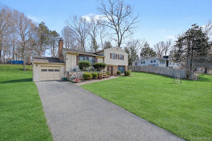 Property Photo:  10 Horizon Hill Drive  NY 12603 