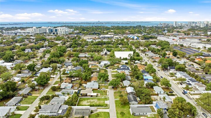 Property Photo:  2360 Loma Linda Street  FL 34239 