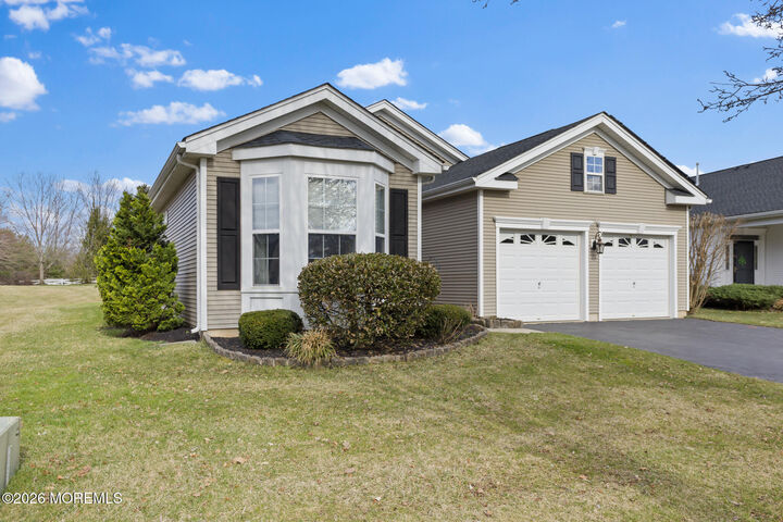 Property Photo:  10 Minuteman Circle  NJ 08501 