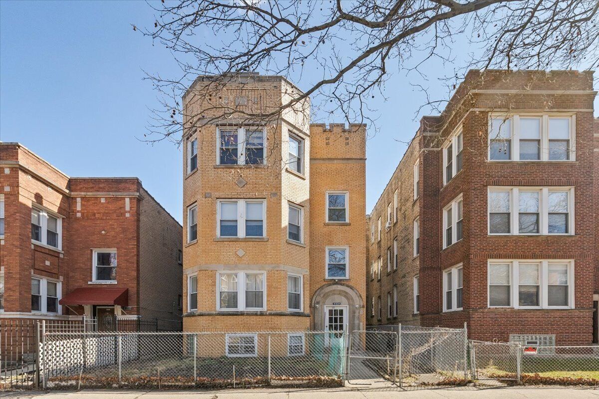 Property Photo: 6319 N Claremont Avenue IL 60659