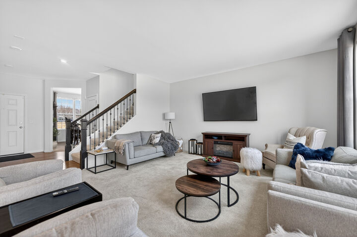 Property Photo: 2110 Silver Leaf Drive IL 60042