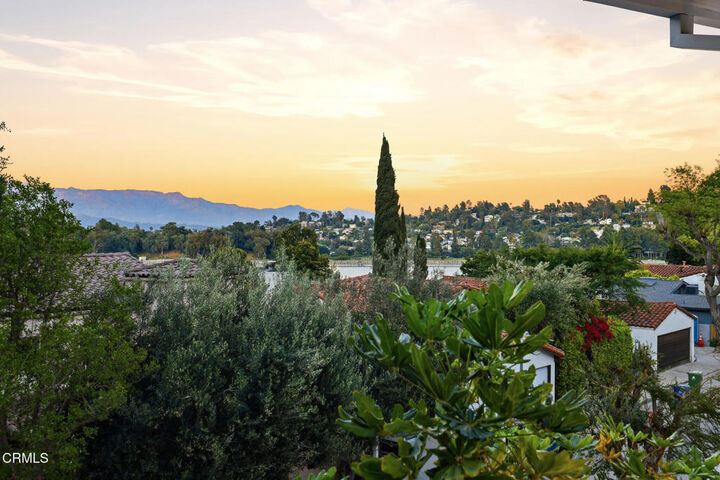 Property Photo:  2001 Kenilworth Avenue Avenue  CA 90039 