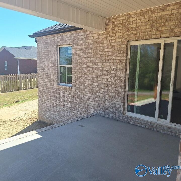 Property Photo:  50 County Road 1567  AL 35058 