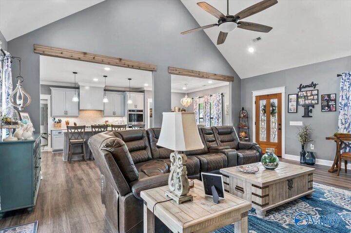 Property Photo: 20 Clarendon Road AL 35057