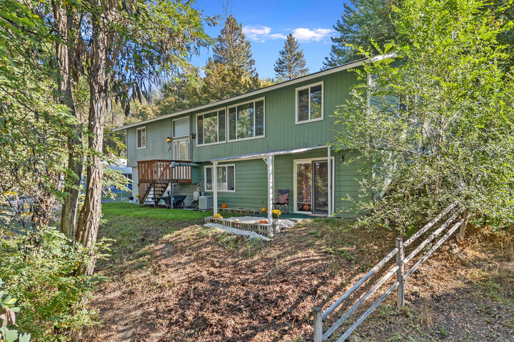 Property Photo:  780 N Elm St  WA 99114 