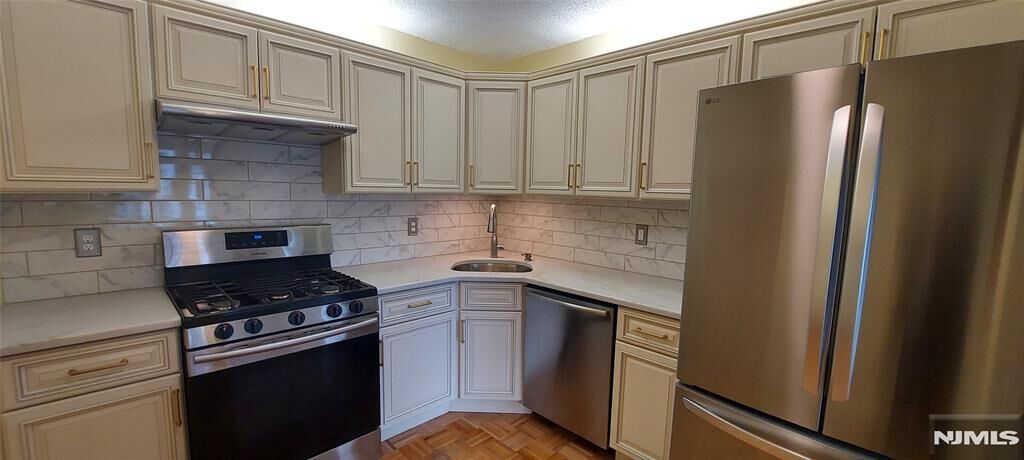 Property Photo:  871 Juniper Way  NJ 07430 