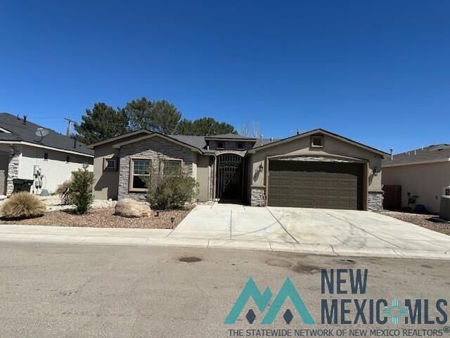 Property Photo:  1112 Chitalpa Court  NM 88220 